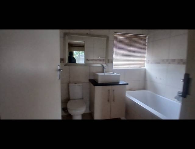 4 bed property to rent in VAN RIEBEECK PARK